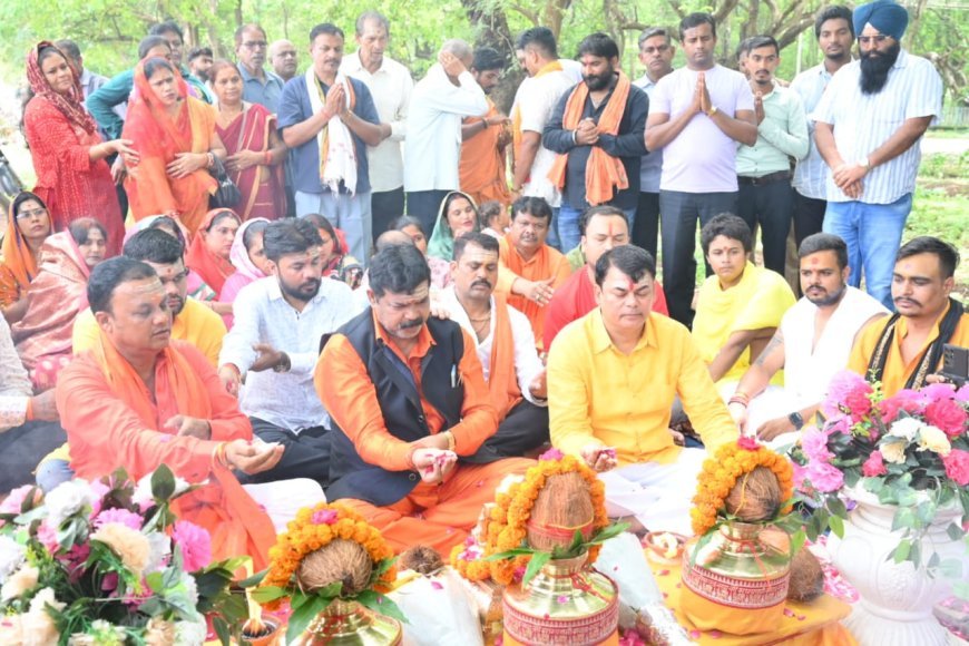 पंडित प्रदीप मिश्रा की कथा के लिए रखी गई नींव, जयंती स्टेडियम में 25 जुलाई से होगी कथा, दया सिंह बोले- जोरशोर से तैयारी, दो दिन में आकार ले लेगा विशाल पंडाल
