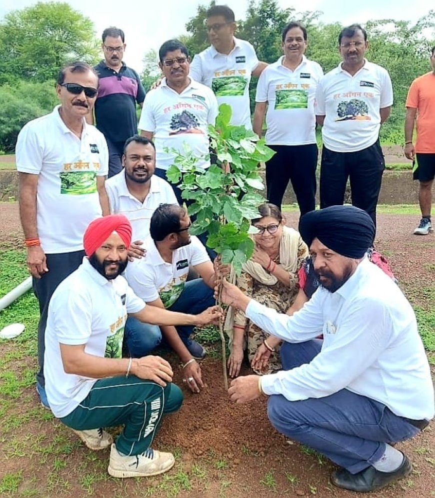 आर्टकॉम ने सी.आई.एस.एफ. ग्राउंड नेवई में किया वृक्षारोपण