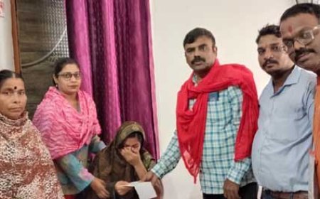 छत्तीसगढ़ इस्पात सुपरवाइजर एवं श्रमिक संगठन भिलाई ने  सदस्य स्वं नूलेश साहू के परिजन को सौंपी आर्थिक सहयोग की धनराशि