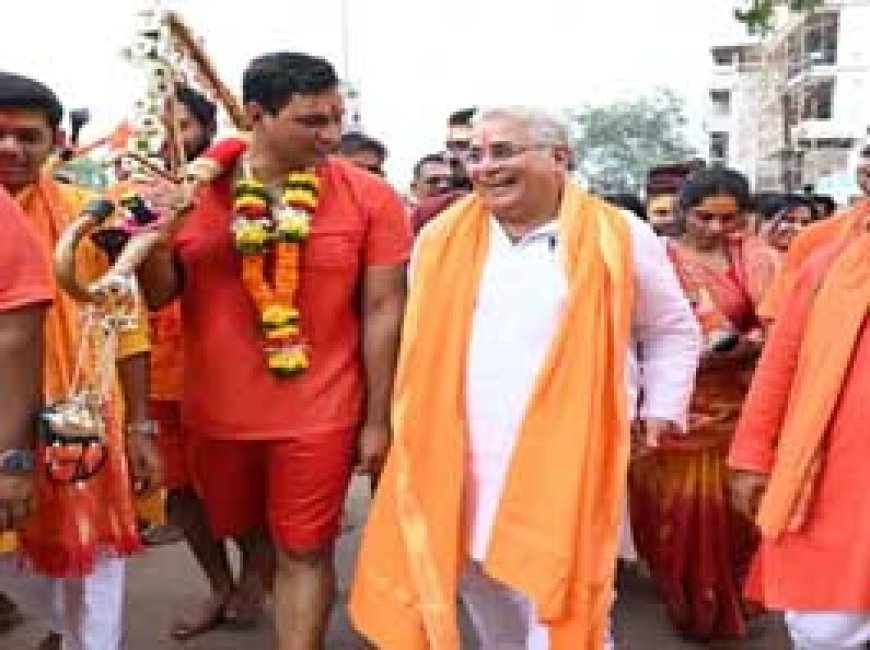 भिलाई विधायक कांवड़ लेकर 30KM पैदल चले.....शिवनाथ नदी से जल लेकर देवबलोदा के प्रचीन शिव मंदिर पहुंचे देवेंद्र यादव, किया जलाभिषेक