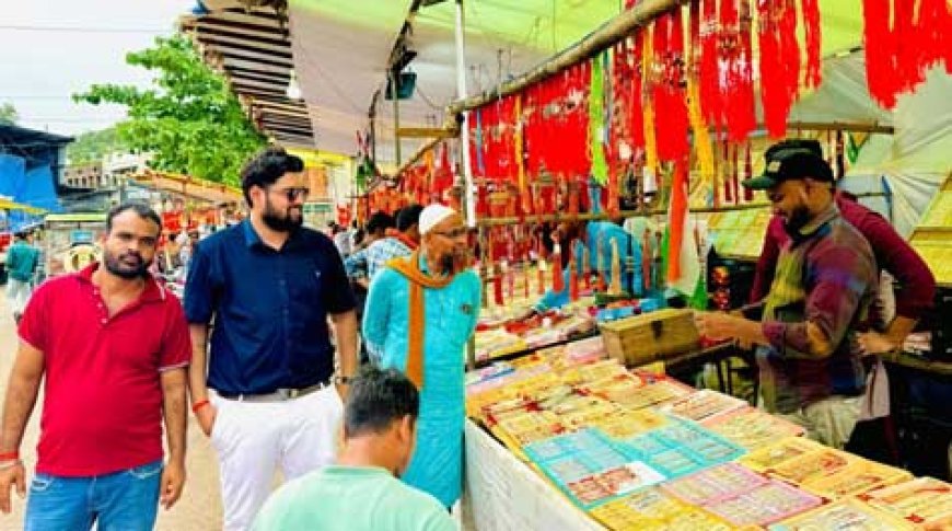त्योहारी सीजन को देखते हुए निगम प्रशासन अलर्ट....इंदिरा मार्केट प्रतिष्ठानों पर दबिश....