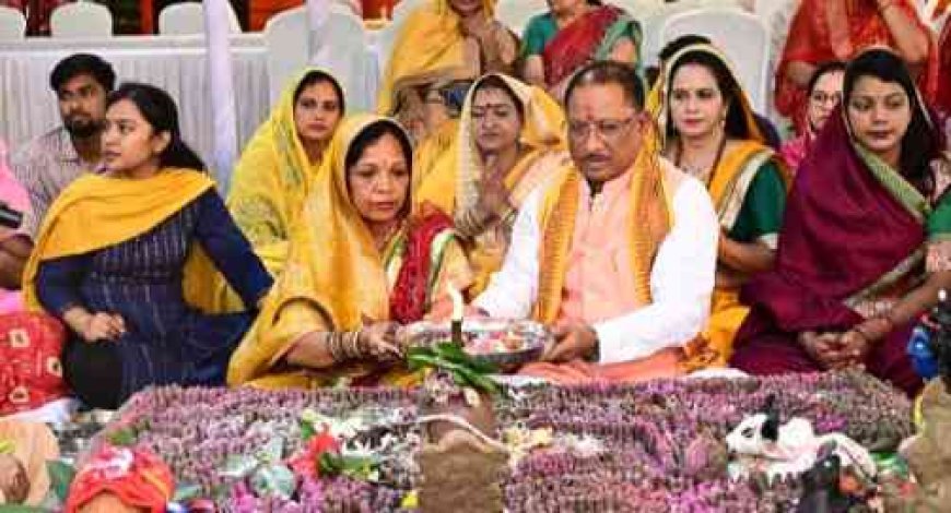 मुख्यमंत्री विष्णु देव साय ने मुख्यमंत्री निवास में सपरिवार किया शिव रूद्रामहाभिषेक