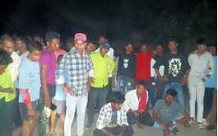 बस की टक्कर से भतीजे की मौत, चाचा की हालत गंभीर, गुस्साए लोगों ने किया चक्काजाम, भीड़ पर FIR दर्ज