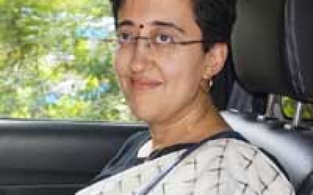 BREAKING NEWS : आतिशी CM पद की शपथ लेंगी थोड़ी देर में....संभावित मंत्रियों के साथ केजरीवाल के घर पहुंचीं....