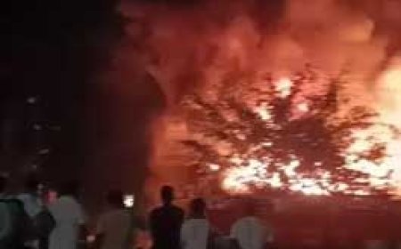 बारदाना-फैक्ट्री में लगी भीषण आग से लाखों का नुकसान......देर से पहुंची पुलिस और फायर-ब्रिगेड की टीम...