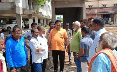 *वार्ड 50 बोरसीभांठा पहुँचे विधायक गजेंद्र यादव, नागरिकों संग भवन निर्माण का जायजा लिए*