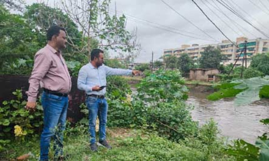 2 दिन से आती वृष्टि देखते हुए महापौर नीरज पाल के निर्देश पर नहर नालों का निरीक्षण किया गया