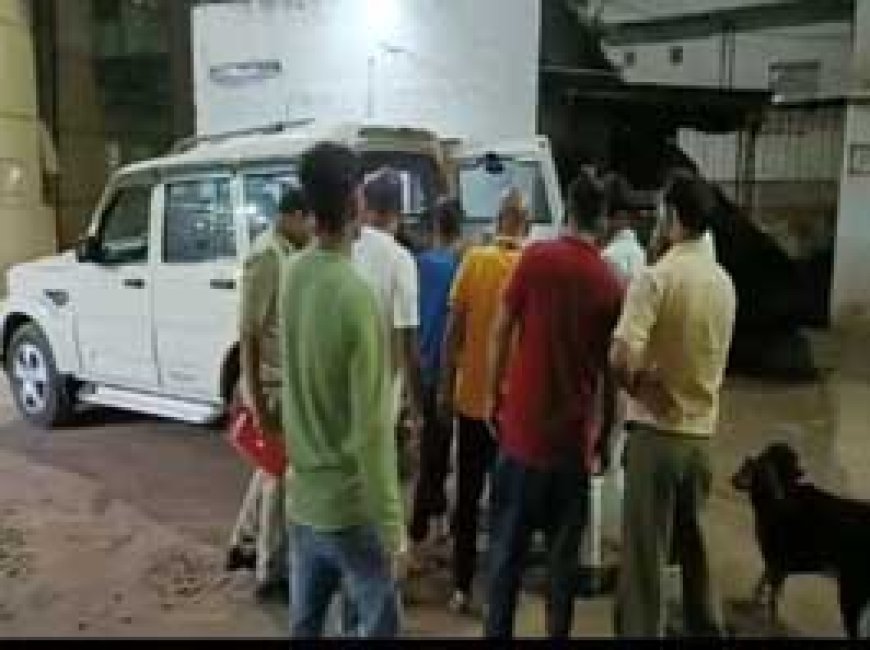 गणेश देखने जा रहे बाइक सवार डिवाइडर से टकराए, एक की मौत दो घायल...