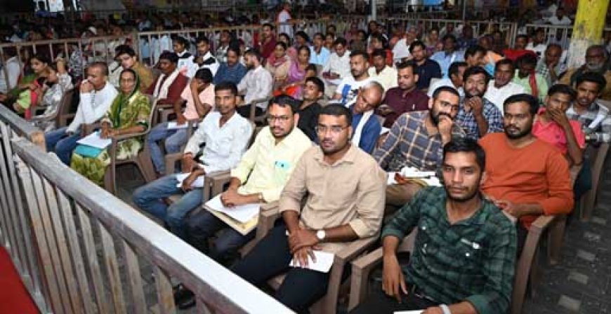 मुख्यमंत्री विष्णु देव साय के जनदर्शन में बड़ी संख्या में पहुंचे लोग...