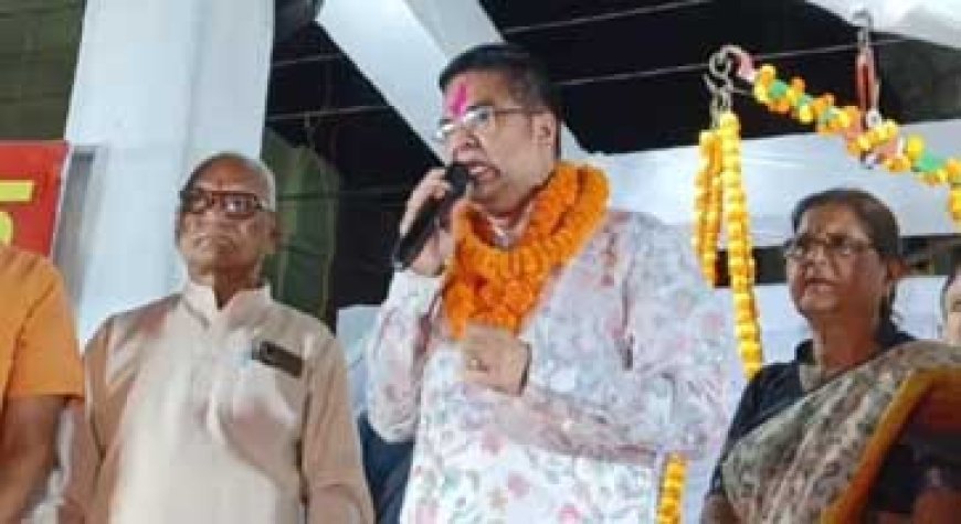 गदा चौक से शराब दुकान हटने पर लोगों ने विधायक को लड्डुओं से तौला, रिकेश सेन ने कहा – जो शराब दुकान के पक्षधर थे जल्द उनके नाम सार्वजनिक करूंगा
