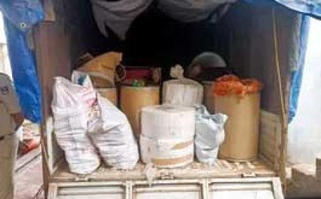 दुर्ग पुलिस ने जर्दा गुटखा की फैक्ट्री में मारा छापा.....85 बोरा गुटखा और मेकिंग मशीन किया गया जब्त, 10 गिरफ्तार