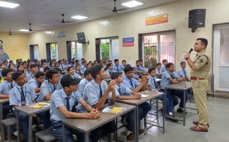 IPS अमन झा ने विद्यार्थियों को सायबर ठगी के प्रति किया जागरूक