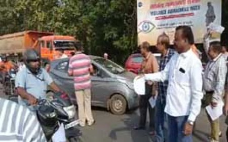 28 अक्टूबर को हड़ताल पर रहेंगे BSP-सेल के कर्मचारी.....बोरिया गेट पर खड़े होकर राहगीरों को नेताओं ने बांटे पर्चे