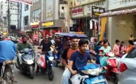 धनतेरस पर हुआ 500 करोड़ रुपए का कारोबार, 30 करोड़ रुपए का पटाखा कारोबार