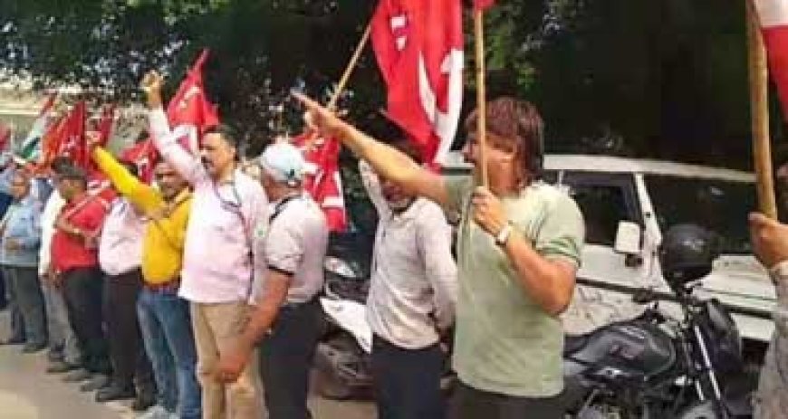 संयुक्त ट्रेड यूनियन का मुर्गा चौक पर सेल प्रबंधन के खिलाफ जमकर प्रदर्शन