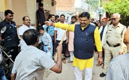 गौरा गौरी विसर्जन में विधायक गजेन्द्र यादव हुए शामिल, निकली शोभायात्रा