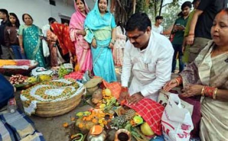 तालाब विधायक गजेन्द्र यादव छठी मैया से प्रदेश की खुशहाली के लिये माँगा आशीर्वाद 