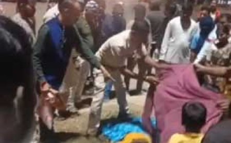 ट्रक की टक्कर से पति-पत्नी और बच्चे की मौत, बाइक से उछलकर दूर जा गिरा परिवार