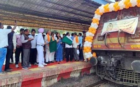 अयोध्या नगरी श्री राम के दर्शन हेतु चलाई गई विशेष ट्रेन....हरी झंडी दिखा कर किया गया रवाना