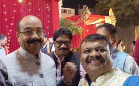 समाजसेवी प्रशांत कुमार क्षीरसागर ने छत्तीसगढ़ के उपमुख्यमंत्री अरुण साव के 55 वर्ष पूर्ण होने पर सौजन्य भेंट कर जन्मदिन की बधाई एवं शुभकामनाएं दी