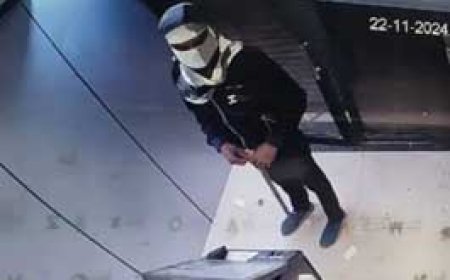 कुल्हाड़ी से ATM तोड़ा, कैश चुराने पहुंचा था बदमाश, असफल होने पर भाग निकला, CCTV के जरिए पहचान में जुटी पुलिस