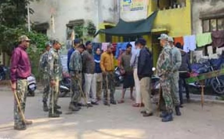 फुटपाथ पर दुकान लगाने वाले 9 संदिग्ध गिरफ्तार:एएसपी की पूछताछ में नहीं दे पाए सही जवाब