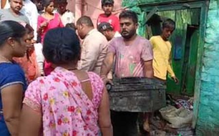 ब्रेकिंग न्यूज :  भिलाई के न्यू कृष्णानगर में  शार्ट सर्किट से लगी आग , करीब पांच लाख रुपए कैश, सोने के जेवर और सर्टिफिकेट जलकर राख