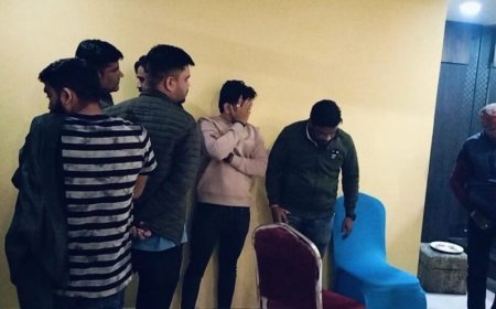 बर्थडे की आड में होटल में जुआ खेलते 08 जुआरी गिरफ्तार: होटल के मालिक और मैनेजर पर भी हुई करवाई, नगद 02 लाख रुपए जप्त