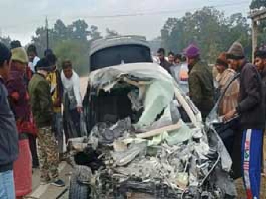 NH130 में ट्रक से टकराई कार, पांच युवकों की मौत....रायपुर से मैनपाट घूमने जा रहे थे