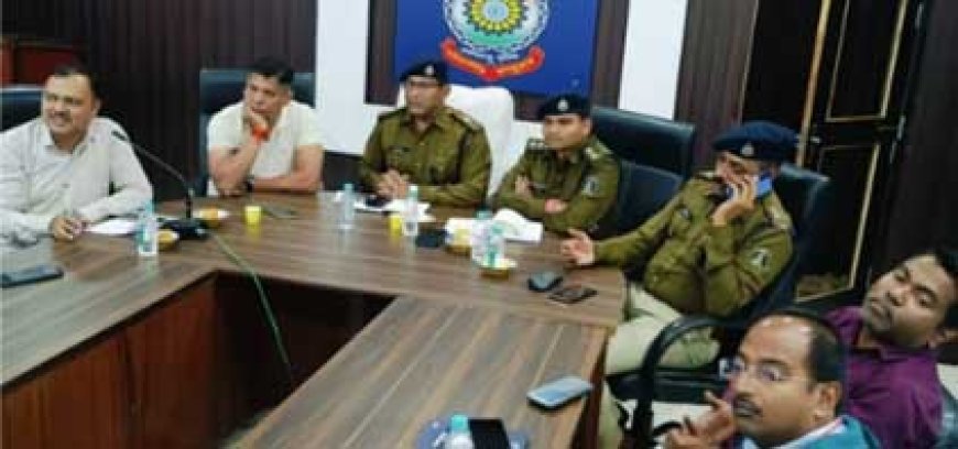 साइबर ठगी के अपराधों पर अंकुश लगाने दुर्ग पुलिस की पहल : 75 बैंक के प्रबंधकों ली बैठक, दिए आवश्यक निर्देश
