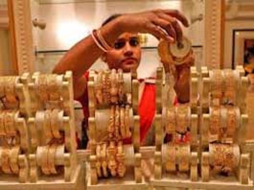 इस हफ्ते सोना महंगा हुआ, चांदी में रही गिरावट, सोना 735 रुपए बढ़कर 76,922 रुपए पर पहुंचा, चांदी 88,976 रुपए प्रति किलो बिक रही