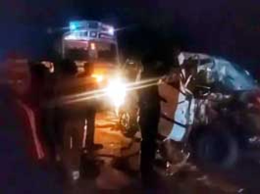 ब्रेकिंग न्यूज : 7 सीटर में 13 सवार...बालोद में हादसा, 6 की मौत, ट्रक ने SUV को मारी टक्कर, मरने वालों में 1 बच्चा