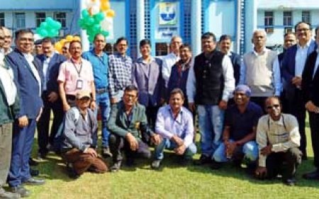 भिलाई इस्पात संयंत्र के मुख्य कार्यपालक अधिकारी ने कलाकारों का सम्मान किया
