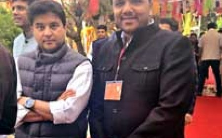 कैन डू पर्वत फाउंडेशन के अध्यक्ष अतुल पर्वत ने प्रौद्योगिकी मंत्री ज्योतिरादित्य सिंधिया से सौजन्य भेंट की...