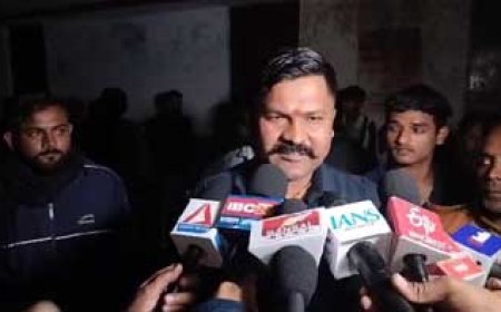 भिलाई शारदा पारा जेपी नगर में महादेव केटरर्स के गोदाम में लगी आग, लगभग 10 सिलेंडर हुए ब्लास्ट, फायर ब्रिगेड द्वारा बुझाई गई आग