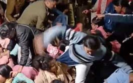 B.Ed सहायक शिक्षकों को पुलिस ने घसीटकर सड़क से हटाया...टीचर्स ने पुलिस पर कपड़े फाड़ने और बैड टच करने का आरोप लगाया ...