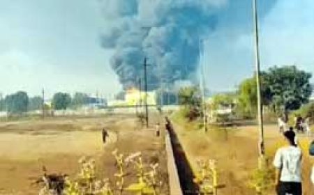 ब्रेकिंग न्यूज : रायपुर में आग से केमिकल प्लांट खाक , धमाके से थर्राए लोग, 5KM दूर से दिख रहा था धुएं का गुबार; 2 मजदूर घायल