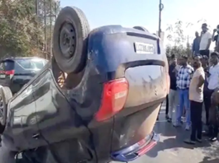 तेज रफ्तार कार कई फिट हवा में उछली फिर पलटी, ट्रक को साइड देने में डिवाइडर से टकराने से हुआ हादसा