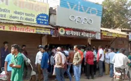 भिलाई के शीतला कॉम्प्लेक्स में आज सुबह अज्ञात चोरों ने दो दुकानों के शटर तोड़कर सामान किये पार... पुलिस जांच में जुटी