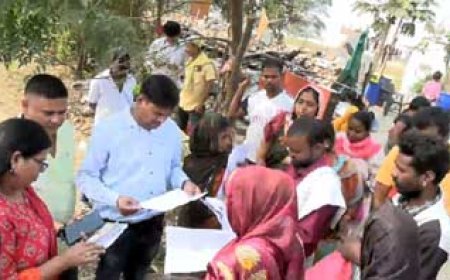 देवदास बंजारे (नकटा) तालाब के अवैध कब्जाधारियो को दिया गया आम्रपाली में पीएम आवास योजना का पक्का मकान