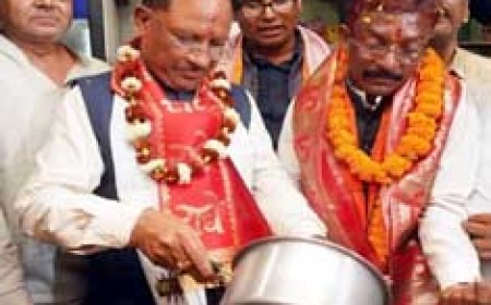 भाजपा महापौर प्रत्याशी के दुकान में सीएम साय ने बनाई चाय, कहा- चाय से ज्यादा मीठी जीवर्धन भाई की जुबान और उनका व्यवहार है