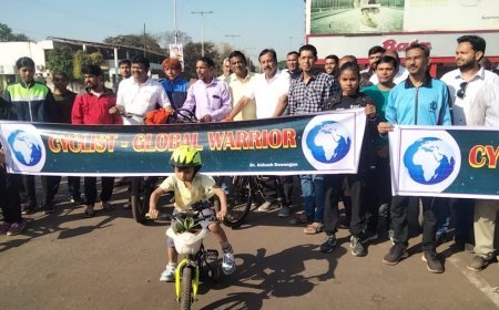 साइकिलिस्ट ग्लोबल वारियर आंदोलन का सांसद विजय बघेल ने नेतृत्व किया और सैकड़ो लोगो के साथ साईकिल चलाते हुए इसे वैश्विक पर्यावरण के लिए अनिवार्य बताया