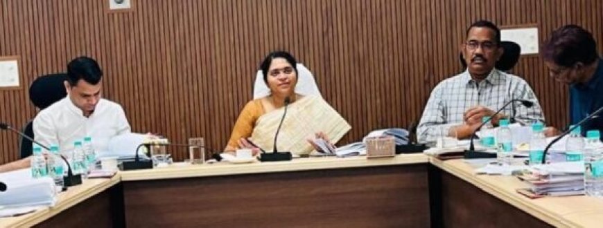 आबकारी सचिव सह आयुक्त आर. संगीता ने की विभागीय कार्यों की समीक्षा, अवैध मदिरा और मादक पदार्थों पर सख्त कार्रवाई के दिए निर्देश