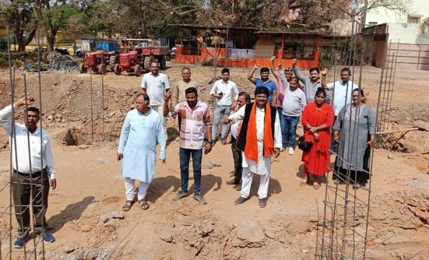 सेक्टर-4 बोरिया मार्केट शिव मंदिर-हनुमान मंदिर के समीप शौचालय का निर्माण कार्य का व्यापारियों द्वारा विरोध