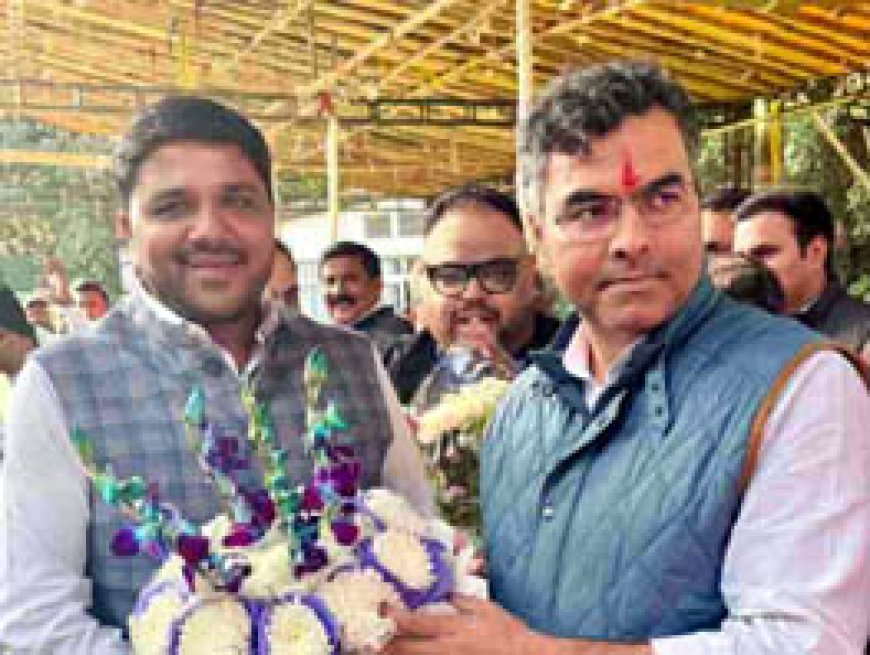 भिलाई कैन डू पर्वत फाउंडेशन के अध्यक्ष अतुल पर्वत ने नव नियुक्त कैबिनेट मंत्री परवेश साहिब सिंह वर्मा से की मुलाकात
