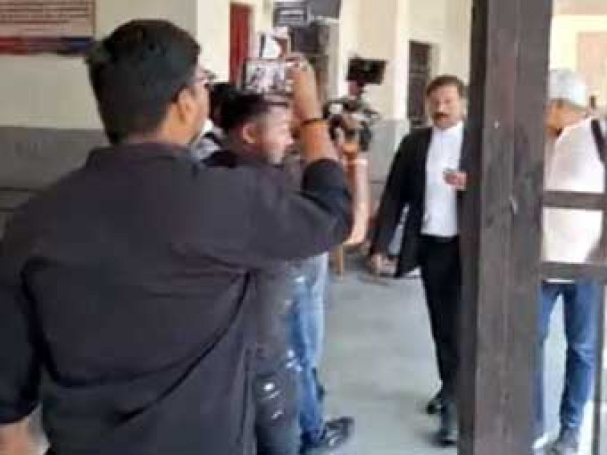 ब्रेकिंग न्यूज : सेक्स सीडी कांड...भूपेश-विनोद कोर्ट में पेश, हाजिरी देकर विधानसभा गए बघेल