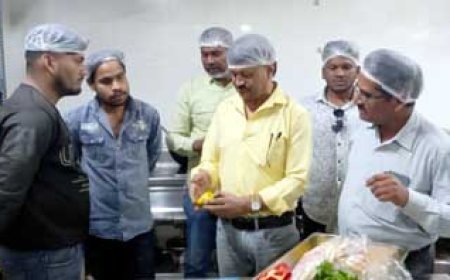 खास समाचार : भिलाई के दो होटलों पर गंदगी और खराब खाद्य सामग्री मिलने पर जुर्माना