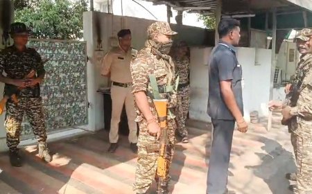 ब्रेकिंग न्यूज : छत्तीसगढ़ में बड़ा एक्शन: भूपेश बघेल के घर ED की छापेमारी, बेटे चैतन्य भी घेरे में, देखें विडियो