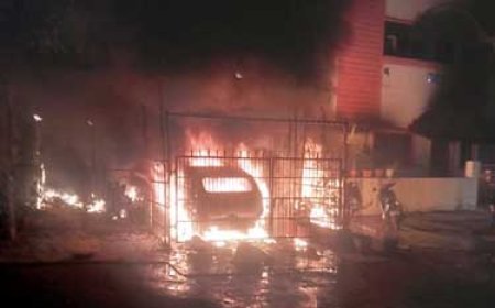 खास समाचार : "विद्युत नगर में भीषण आग: दमकल कर्मियों की सूझबूझ से टला बड़ा हादसा"