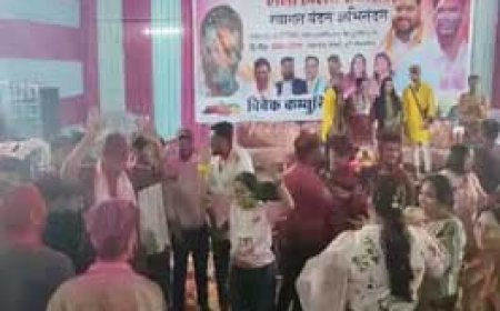 रंगों में रंगे नेता: होली मिलन समारोह में विधायक देवेंद्र यादव ने लगाए ठुमके, दिव्यांग बच्चों संग भाजयुमो ने मनाया फागुन उत्सव